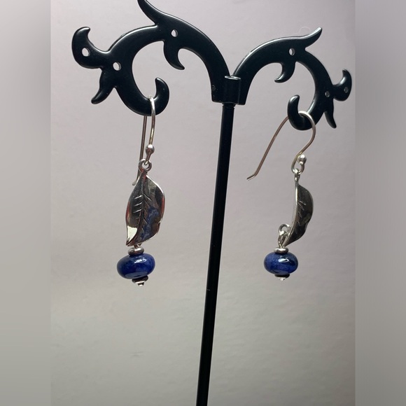 Silpada Vintage VERY RARE Sterling Leaf with Sodalite Bead French Wire E… - Picture 8 of 16